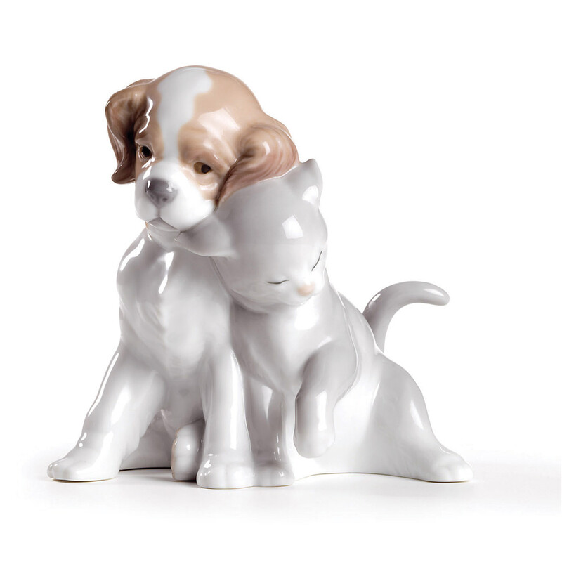 Lladro Utopia Against All Odds
White and Tan
Size: 4.5x4H