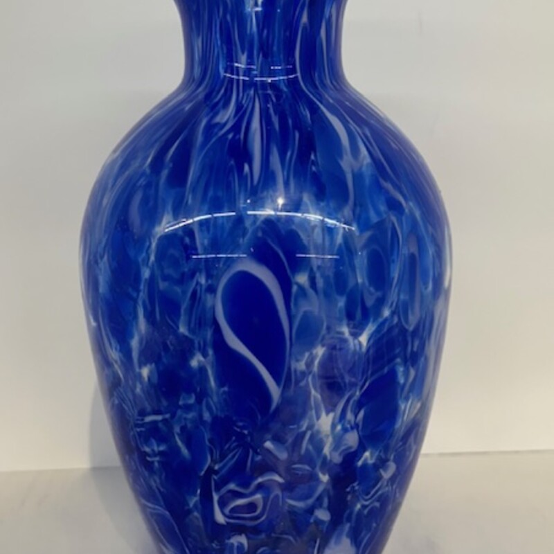 Glass Blown Swirl Cobalt Vase
Blue White
Size: 5.5x10H