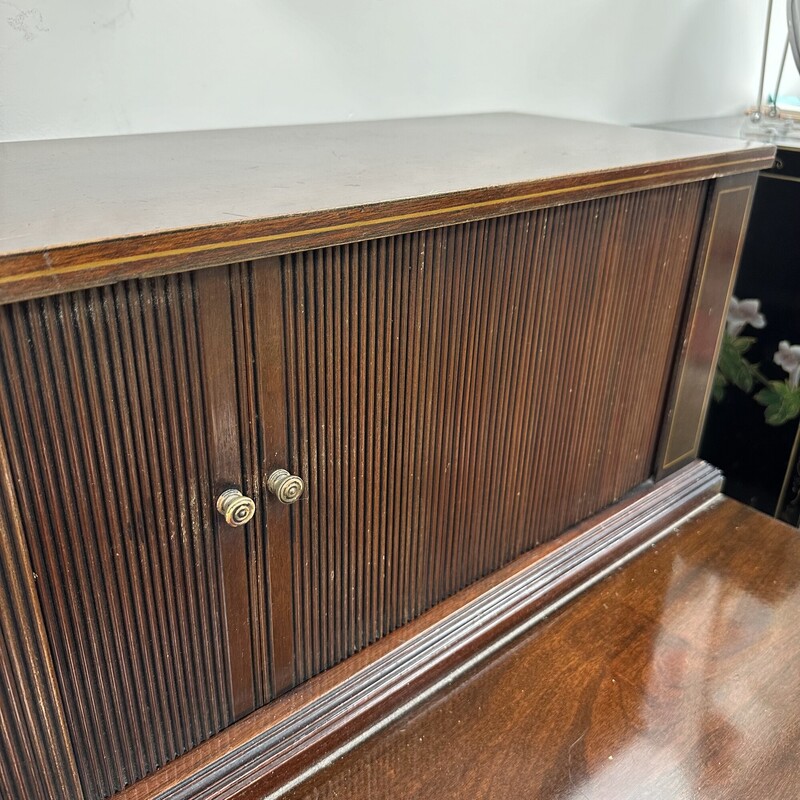 Antique Mahogany Tambour Desk
Size: 35x19x42