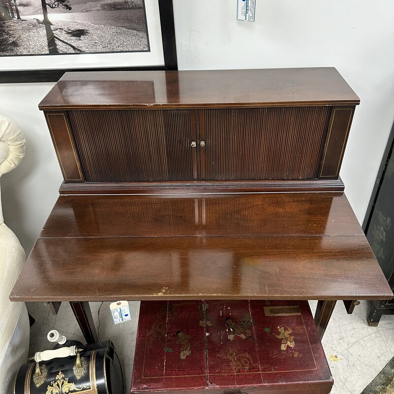 Antique Mahogany Tambour Desk
Size: 35x19x42