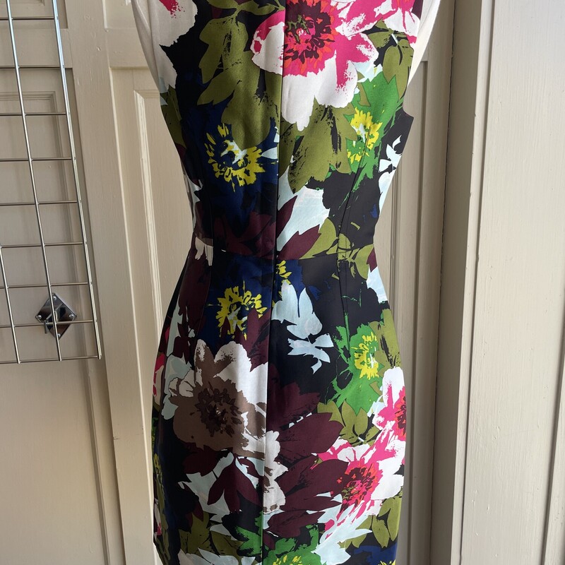 New With Original Tags:   Trina Turk Dress, Floral,
Size: 2
All sales are finals.
Pick up from the store within 7 days of purchase or have it shipped.