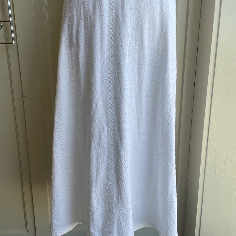 New With Original Tags:   Chaps Dress, White, Size: M<br />
All sales are finals.<br />
Pick up from the store within 7 days of purchase or have it shipped.