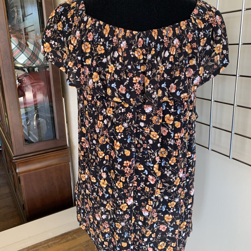 Forever21StraightNeckTop, Floral, Size: Small<br />
All Sales Are Final<br />
No Returns<br />
Pick Up IN Store<br />
or<br />
Have it Shipped<br />
Thanks You For Shopping With Us :-)