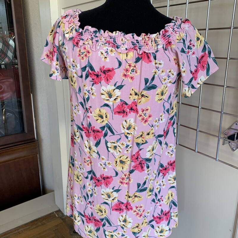 Everly Floral Dress, Pink, Size: Small<br />
All Sales Are Final<br />
No Returns<br />
Pick Up IN Store<br />
or<br />
Have it Shipped<br />
Thanks You For Shopping With Us :-)
