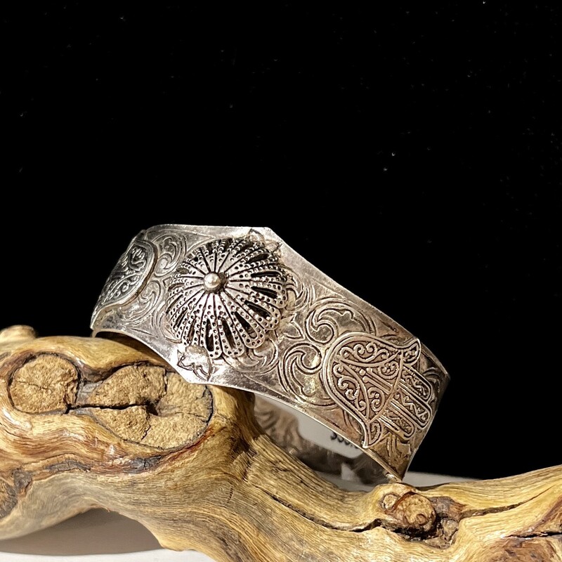 Silver tone bracelet with camels