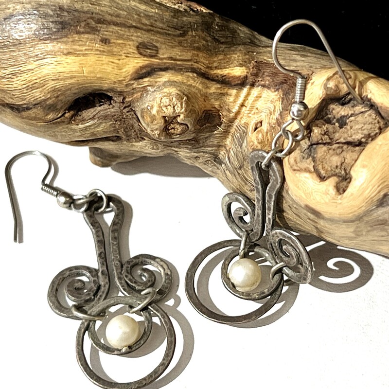 Hammered metal & pearl earrings