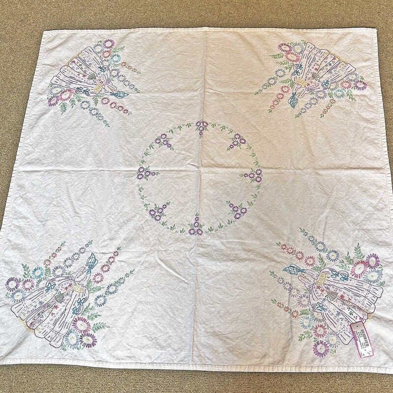 Emb Garden Lady Tablecloth
40 In Square