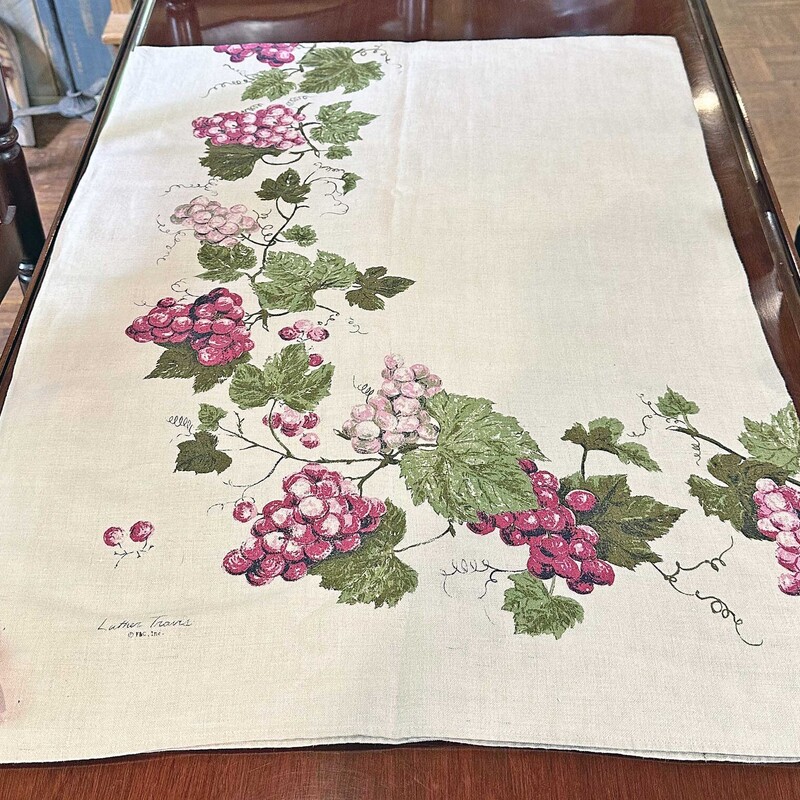 Vint Luther Travis Linen Grapes Tablecloth
48 In x 64 In.