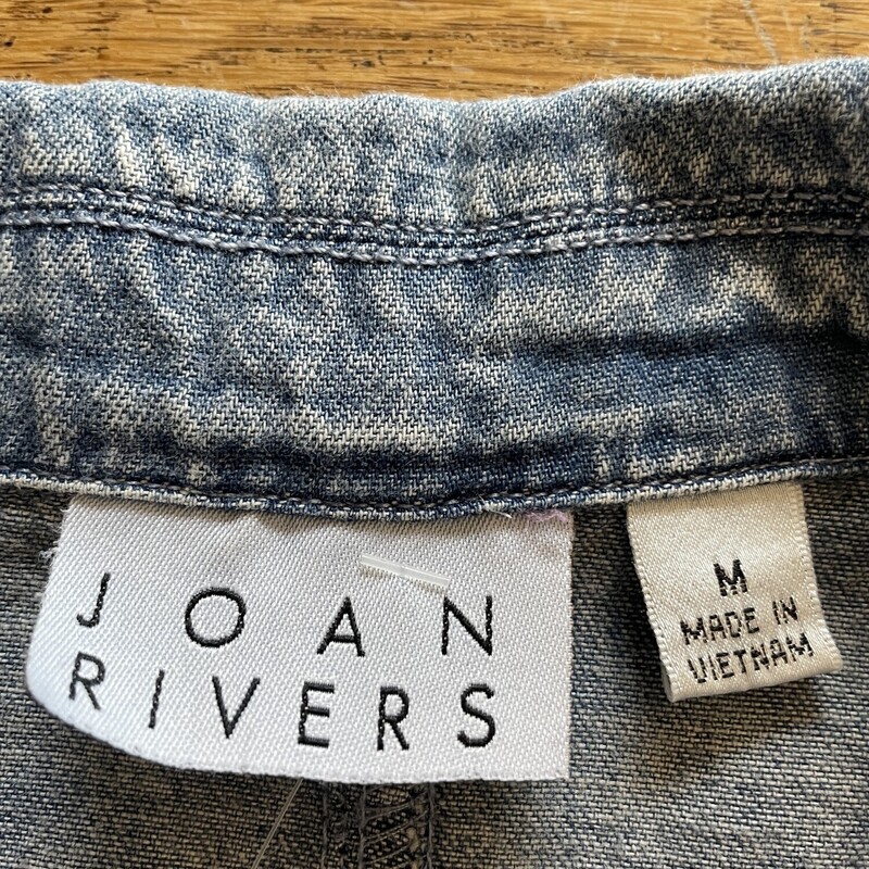 JoanRivers Denim Shacket, LtBlu, Size: M<br />
<br />
All sales are final! Get it shipped or pick it up in-store within 7 days of purchasing. Thanks for shopping with us :)