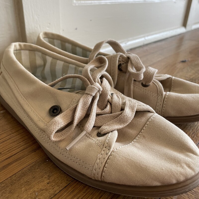 Blowfish Canvas Shoe, Sand, Size: 7

All sales are final! Get it shipped or pick it up in-store within 7 days of purchasing. Thanks for shopping with us :)