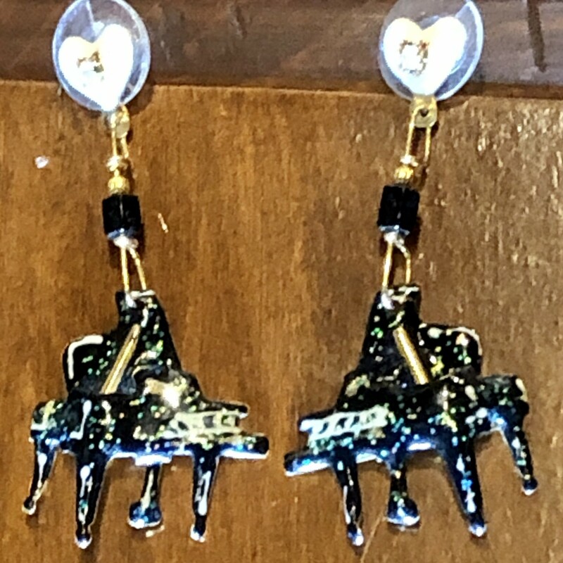 Fun vintage dangle Earrings featuring an emamel concert Grand Piano! Called Lunch at the Ritz, they're c. 1989 Size: 2