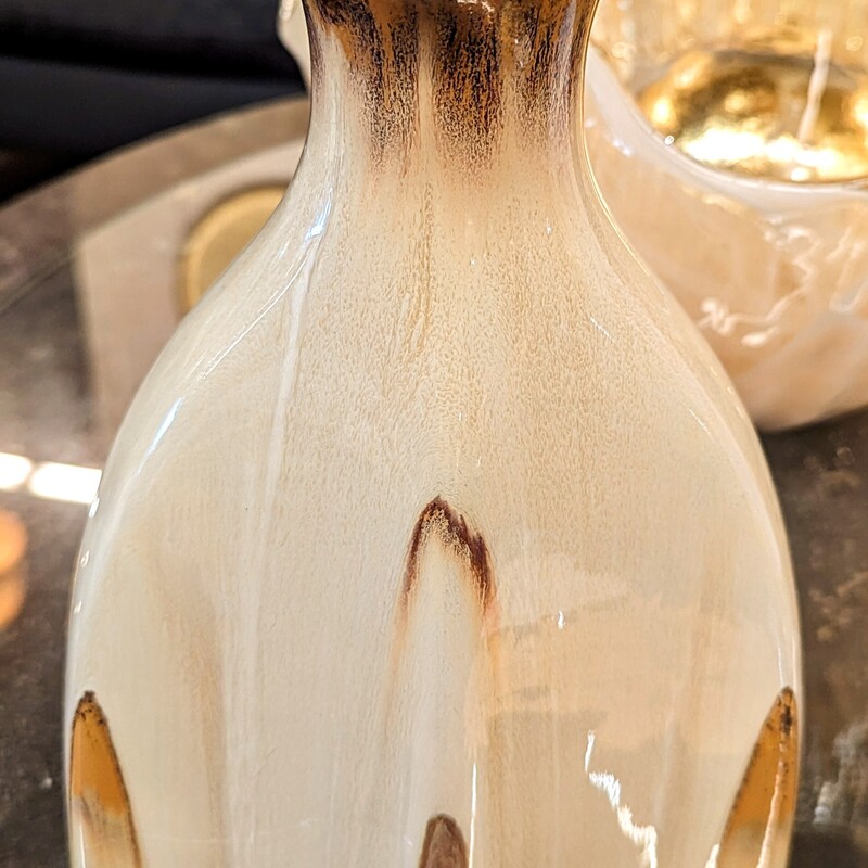 Odd Shaped Drip Vase
Cream Tan
Size: 6.5 x 5 x 10H