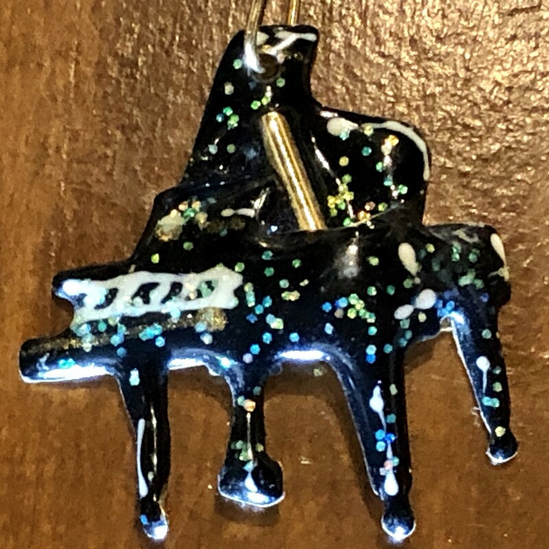 Fun vintage dangle Earrings featuring an emamel concert Grand Piano! Called Lunch at the Ritz, they're c. 1989 Size: 2