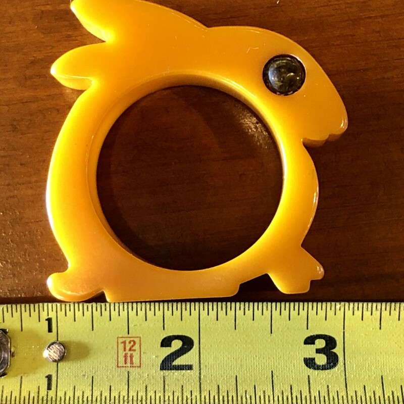 This is a hard to find Bakelite Napkin Ring, Size: 1.25in. c.1940s. Butterscotch bunny with brown eyes.