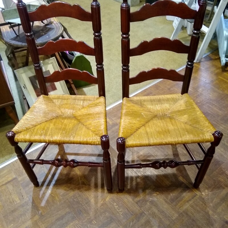 Pr Mahogany RushSeat Chr

Pair of Mahogany Rush Seat Ladderback Chairs
19 In Wide x 15 In Deep x 38 In Tall.