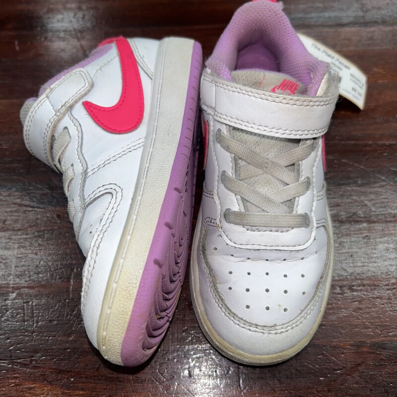9 White/Pink Sneakers
