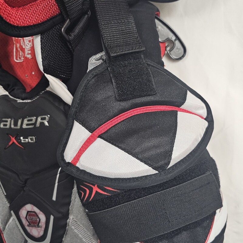 Bauer Vapor X:60 Hockey Shoulder Pads,  Size: Sr M, pre-owned. Features Extended Core Pad, Composite Vent Armour, X PFS fit system, Free Flex Shoulder Arch.