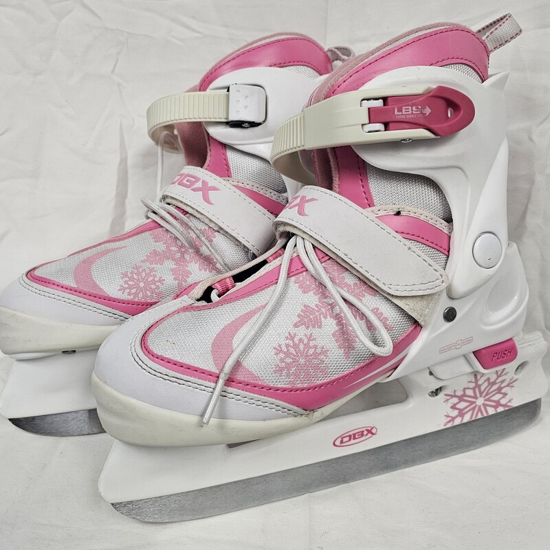 DBX Adjustable Girls Recreational Ice Skates, Size: 3-6, pre-owned