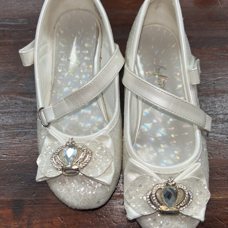 10 White Glitter Heels