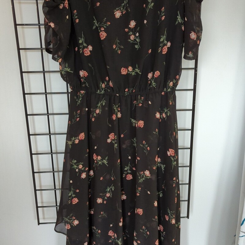 Suzy Shier Dress, Black & Floral
Size: Large