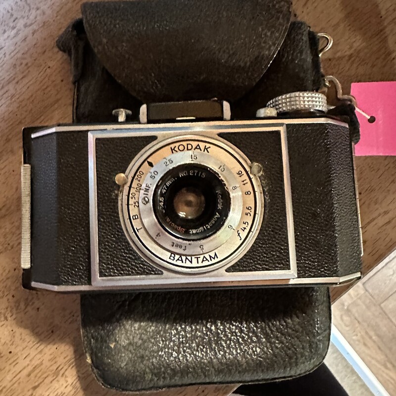Kodak Bantam Camera
with Original Case
Vintage folding camera.
Not sure if it works but it is in excellent condition.