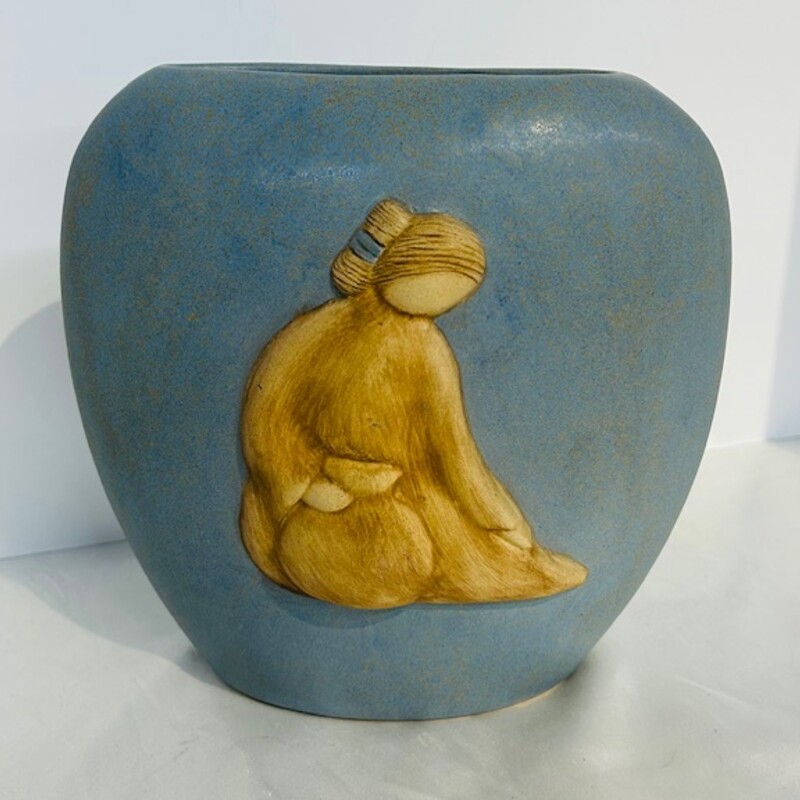 Jack Black Navajo Pottery Vase
Blue Tan Size: 8 x 8H
Sedona Artist