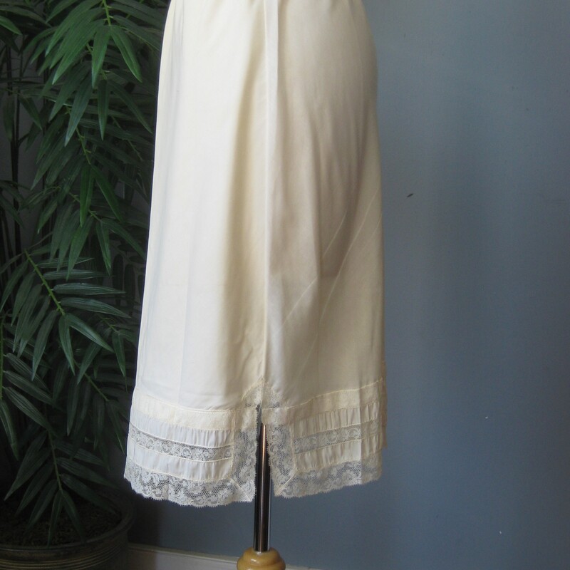 Vtg Barbizon Half Slip, Ivory, Size: Medium
Pretty half slip in yellowy cream with tiers of lace trim.
two slits
Good vintage condition, plenty of snap to the elastic waist
It has some discolorations, pls see last photo.  very faint.
100% Nylon, made in the USA
by Barbizon

You can wear the slip with the slit in any position so it will work with any skirt or dress that has a slit, whether it's in the front back or side.

Here are the flat measurements:
Waist : 11.5 stretches comfortably to 14.
Hip: 16
Length: aprox. 25
slits: 5

 Thank you for looking.
#71630