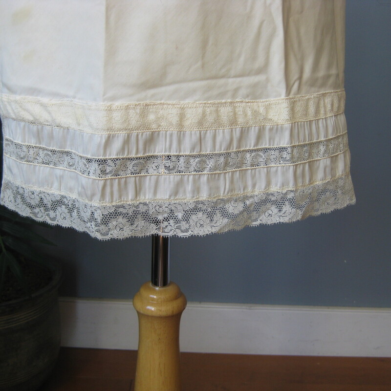 Vtg Barbizon Half Slip, Ivory, Size: Medium<br />
Pretty half slip in yellowy cream with tiers of lace trim.<br />
two slits<br />
Good vintage condition, plenty of snap to the elastic waist<br />
It has some discolorations, pls see last photo.  very faint.<br />
100% Nylon, made in the USA<br />
by Barbizon<br />
<br />
You can wear the slip with the slit in any position so it will work with any skirt or dress that has a slit, whether it's in the front back or side.<br />
<br />
Here are the flat measurements:<br />
Waist : 11.5 stretches comfortably to 14.<br />
Hip: 16<br />
Length: aprox. 25<br />
slits: 5<br />
<br />
 Thank you for looking.<br />
#71630