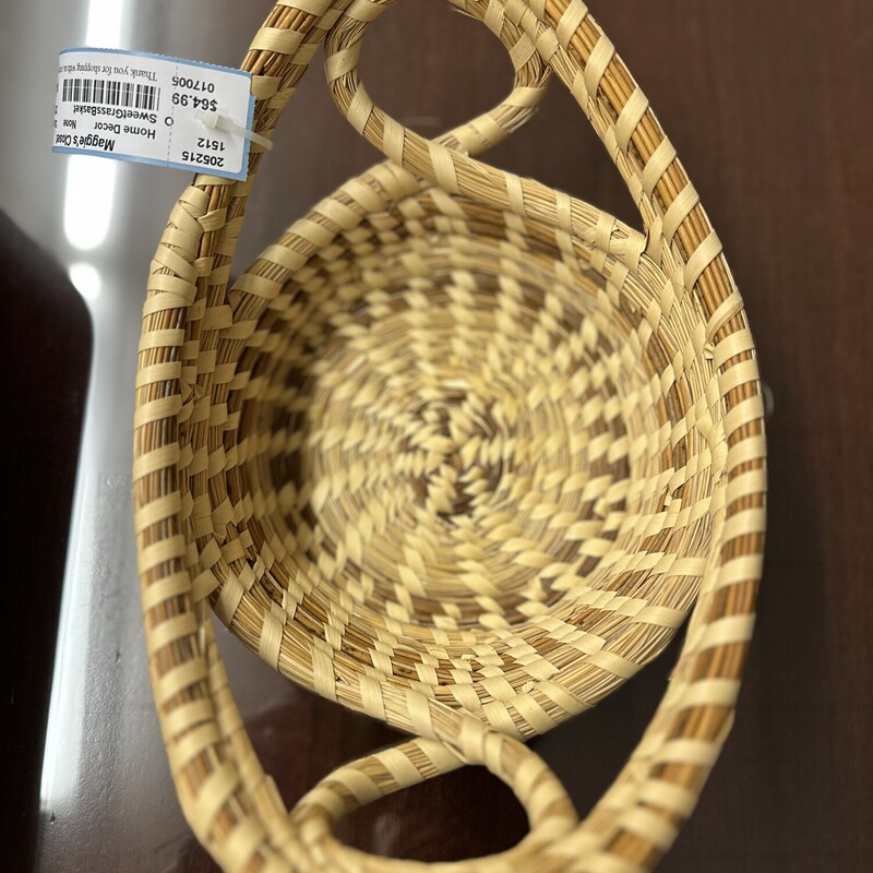 SavannaGrassBasket, Size: Small<br />
<br />
All sale are final! Get it shipped or pick it up within