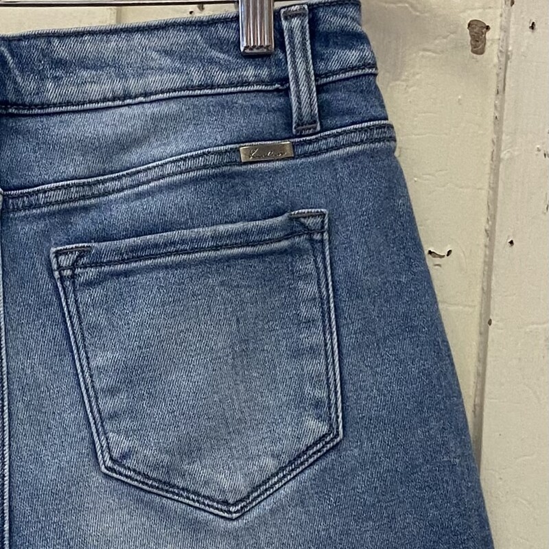 Denim Frayed Shorts<br />
Blue<br />
Size: M/L