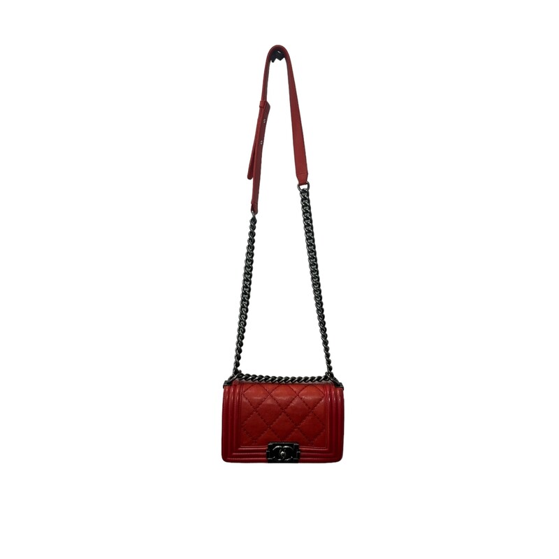 CHANEL Calfskin Double Stitch Small Boy Flap in Red. Thisshoulder bag is crafted of rich calfskin leather in red. The bag features a ruthenium chain shoulder strap with a leather shoulder pad, a diamond-stitched crossover flap with linear quilted borders, and a ruthenium CC boy push lock. This opens to a gray fabric interior with patch pocket.<br />
Some Minor Corner wear<br />
Code:1876082<br />
Production year: 2013-2014<br />
Dimensions:<br />
Base length: 9.75 in<br />
Height: 5.75 in<br />
Width: 3.25 in<br />
Drop: 11.5 in<br />
Drop: 20.25 in