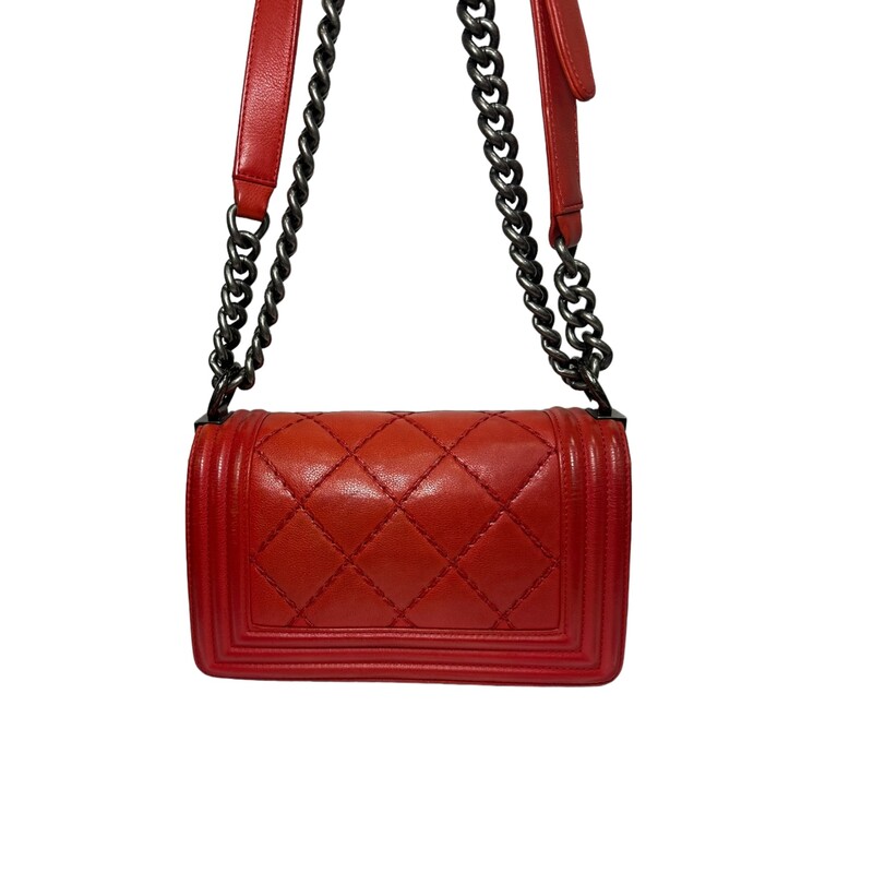 CHANEL Calfskin Double Stitch Small Boy Flap in Red. Thisshoulder bag is crafted of rich calfskin leather in red. The bag features a ruthenium chain shoulder strap with a leather shoulder pad, a diamond-stitched crossover flap with linear quilted borders, and a ruthenium CC boy push lock. This opens to a gray fabric interior with patch pocket.<br />
Some Minor Corner wear<br />
Code:1876082<br />
Production year: 2013-2014<br />
Dimensions:<br />
Base length: 9.75 in<br />
Height: 5.75 in<br />
Width: 3.25 in<br />
Drop: 11.5 in<br />
Drop: 20.25 in