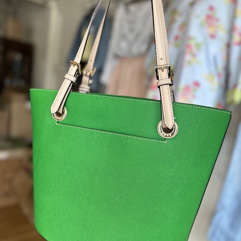 Michael Kors JetSet Bag, PalmGreen<br />
PreOwned<br />
Perfect Conditon<br />
Hard Shell,Leather 14.25in wide at center,Bottom of Bucket is 11in wide, 7in front to back on bottom<br />
Purse depth 10.25in(top to bottom)<br />
All Sales Are Final. No Returns<br />
<br />
Shipping Is Available<br />
or<br />
In Store Pick Up Within 7 Days of Purchase<br />
<br />
Thank You for Shopping With Us :-)