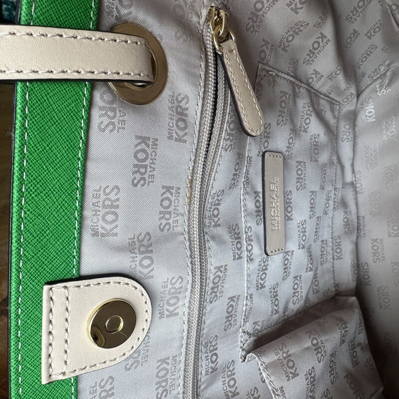 Michael Kors JetSet Bag, PalmGreen<br />
PreOwned<br />
Perfect Conditon<br />
Hard Shell,Leather 14.25in wide at center,Bottom of Bucket is 11in wide, 7in front to back on bottom<br />
Purse depth 10.25in(top to bottom)<br />
All Sales Are Final. No Returns<br />
<br />
Shipping Is Available<br />
or<br />
In Store Pick Up Within 7 Days of Purchase<br />
<br />
Thank You for Shopping With Us :-)