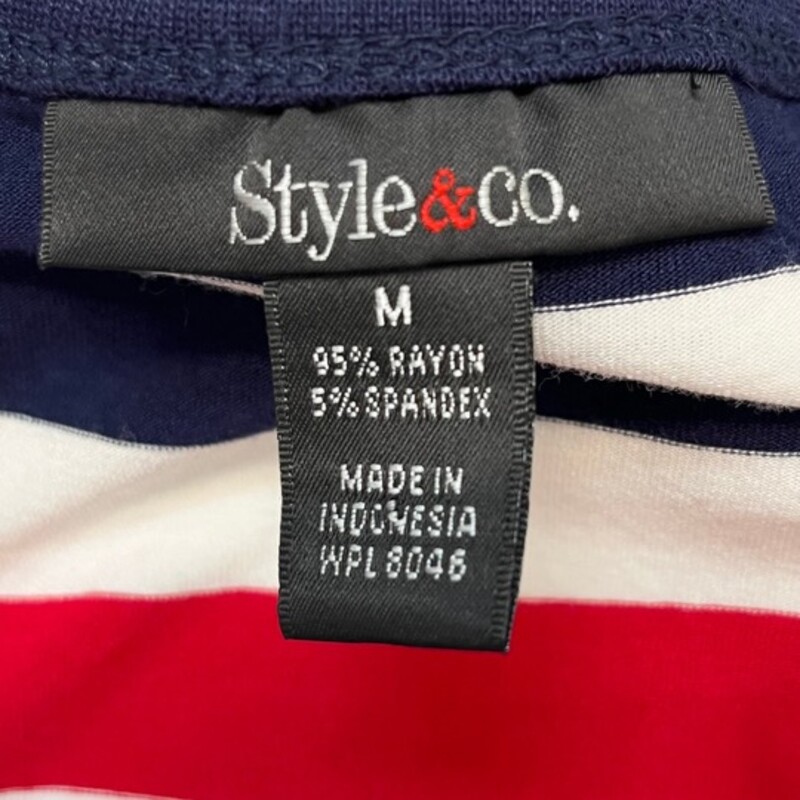 Style&Co Striped Maxi Dress<br />
Patriotic<br />
Sleeveless<br />
Color: Red, White, and Navy Blue<br />
Size: Medium