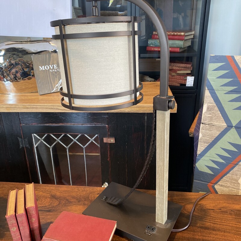 Franklin Iron Works Lamp

Size: 25Hx13W
