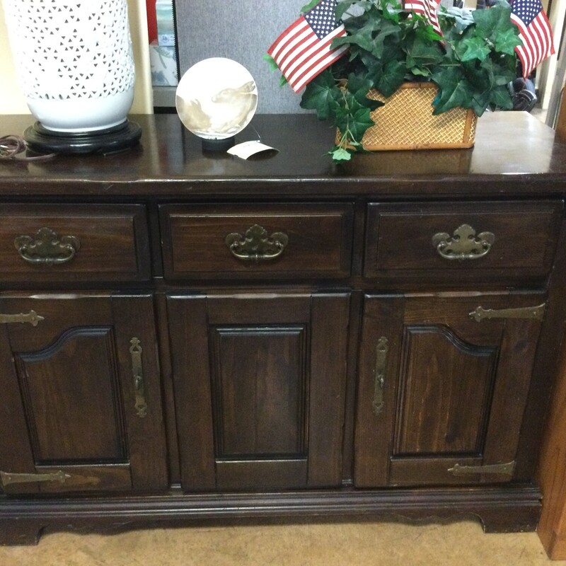Buffet, Wood, Size: K1761

35H X 50W X 18D

FOR IN-STORE OR PHONE PURCHASE ONLY
LOCAL DELIVERY AVAILABLE $50 MINIMUM