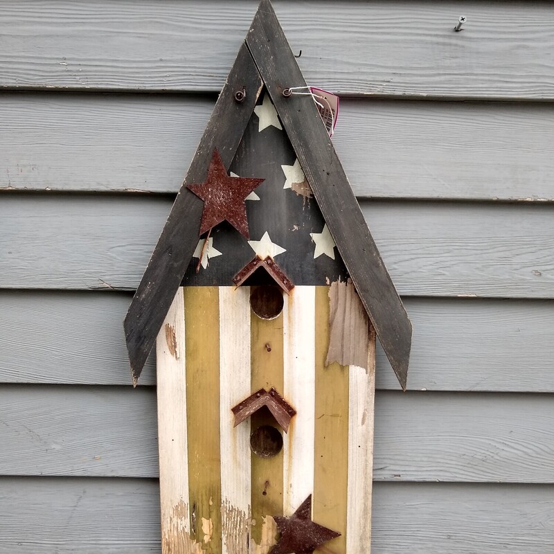 Rustic Wood Birdhouse

Rustic Americana style wooden birdhouse wall decor.

Size: 12 in wide X 24 in long
