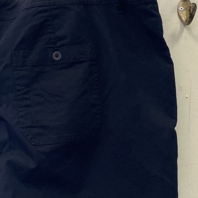 Black Shorts<br />
Black<br />
Size: 22