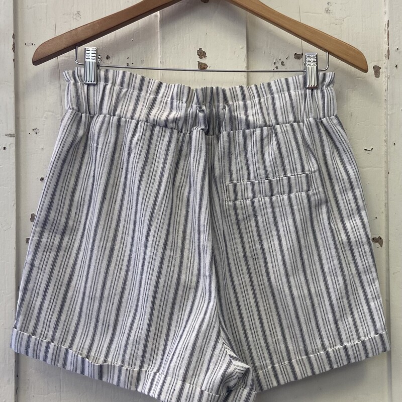 Cr/grn Strp Linen Shorts<br />
Crm/grn<br />
Size: Medium