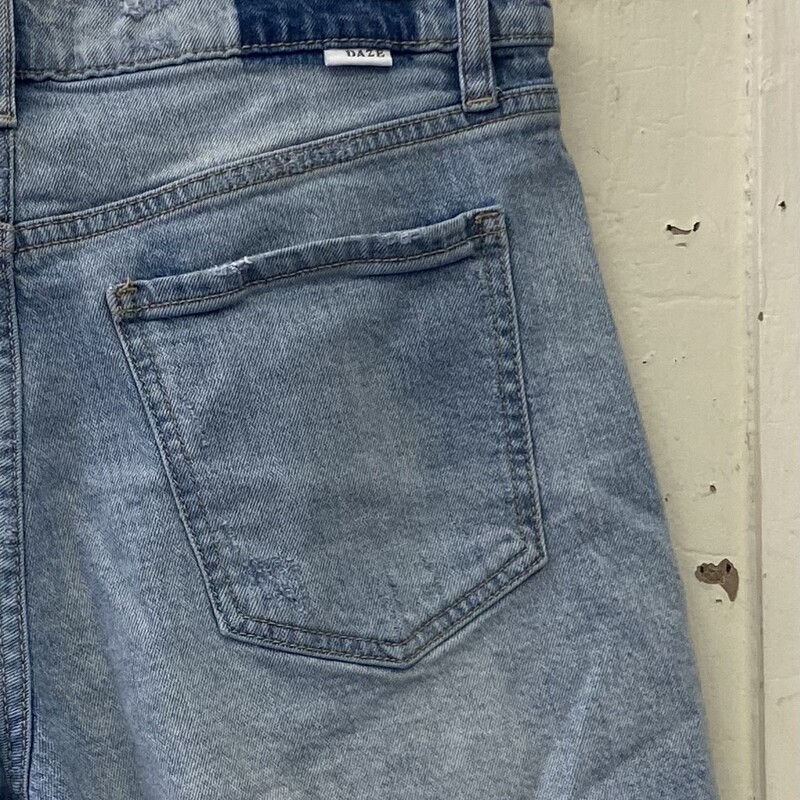 Denim Distressed Shorts<br />
Blue<br />
Size: M R $70