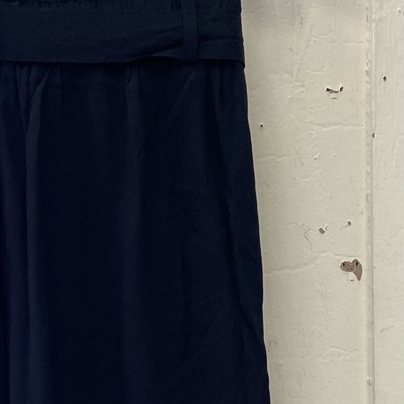 Blk Paper Bag Tie Shorts<br />
Black<br />
Size: S R $79