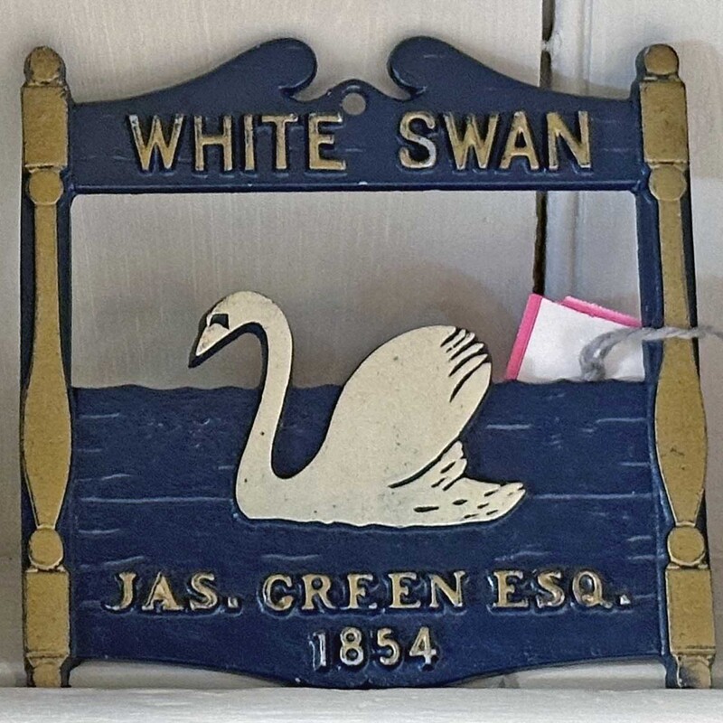 Metal White Swan Inn