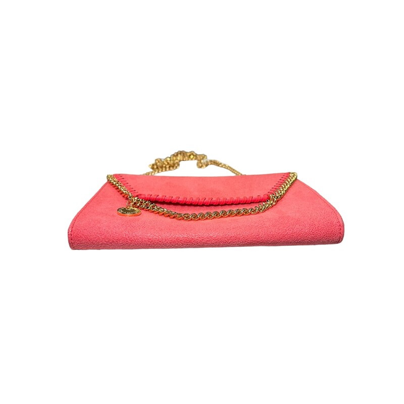 Stella McCartney Falabell, Pink, Size: Mini

Matte vegan Shaggy Deer fabric with semi-gloss grain

Signature nickel-free ruthenium recycled brass and aluminium diamond-cut chain

Waxed GOTS-certified organic cotton lacing

One shoulder strap

One main compartment

One internal slip pocket

Magnetic snap fastening

Engraved ruthenium medallion logo charm

Fully lined with recycled materials

Made in Italy