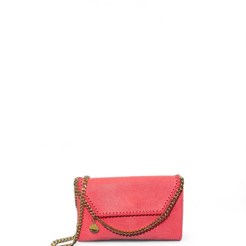 Stella McCartney Falabell, Pink, Size: Mini

Matte vegan Shaggy Deer fabric with semi-gloss grain

Signature nickel-free ruthenium recycled brass and aluminium diamond-cut chain

Waxed GOTS-certified organic cotton lacing

One shoulder strap

One main compartment

One internal slip pocket

Magnetic snap fastening

Engraved ruthenium medallion logo charm

Fully lined with recycled materials

Made in Italy