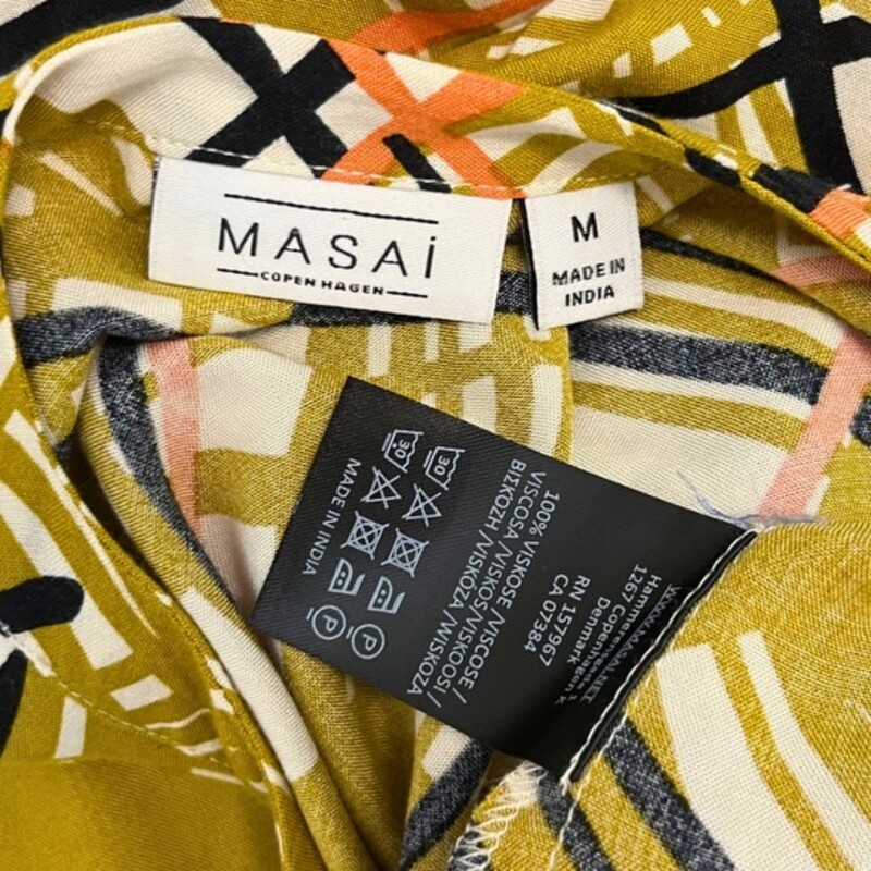 Masai Abstract Dress<br />
Stunning!<br />
Dijon, Cream and Black<br />
3/4 Sleeves with Ruffle Trim<br />
Size: Medium