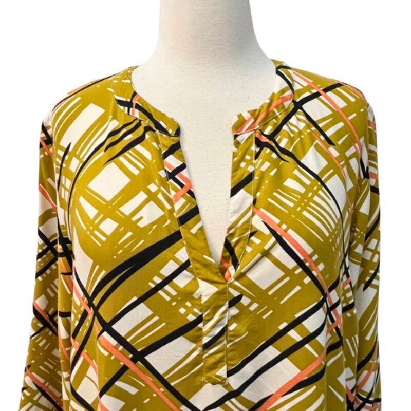 Masai Abstract Dress<br />
Stunning!<br />
Dijon, Cream and Black<br />
3/4 Sleeves with Ruffle Trim<br />
Size: Medium