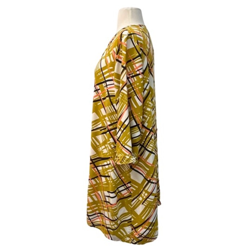 Masai Abstract Dress<br />
Stunning!<br />
Dijon, Cream and Black<br />
3/4 Sleeves with Ruffle Trim<br />
Size: Medium