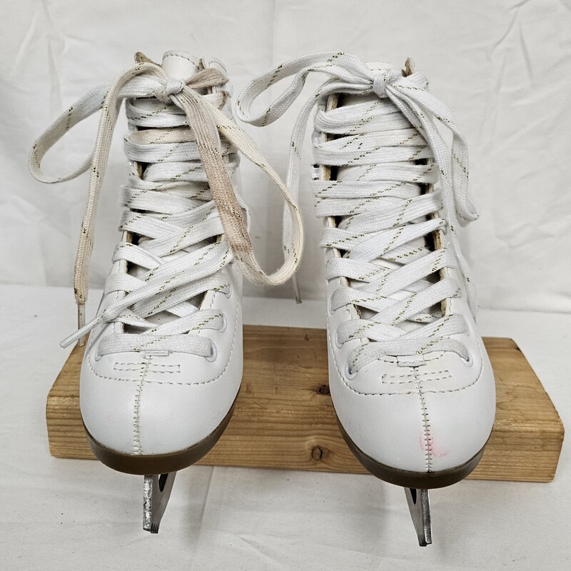 DBX Classic Figure Skates, White, Youth Size: Y11, pre-owned