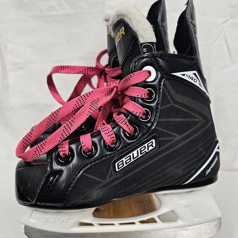 Bauer Supreme S140 Youth Hockey Skates, Size: Y9 (shoe size Y10), pre-owned in great shape!